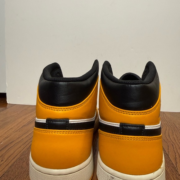 Air Jordan 1 Mid Taxi 2022 554724-701 Mens Size 10 - Picture 3 of 7
